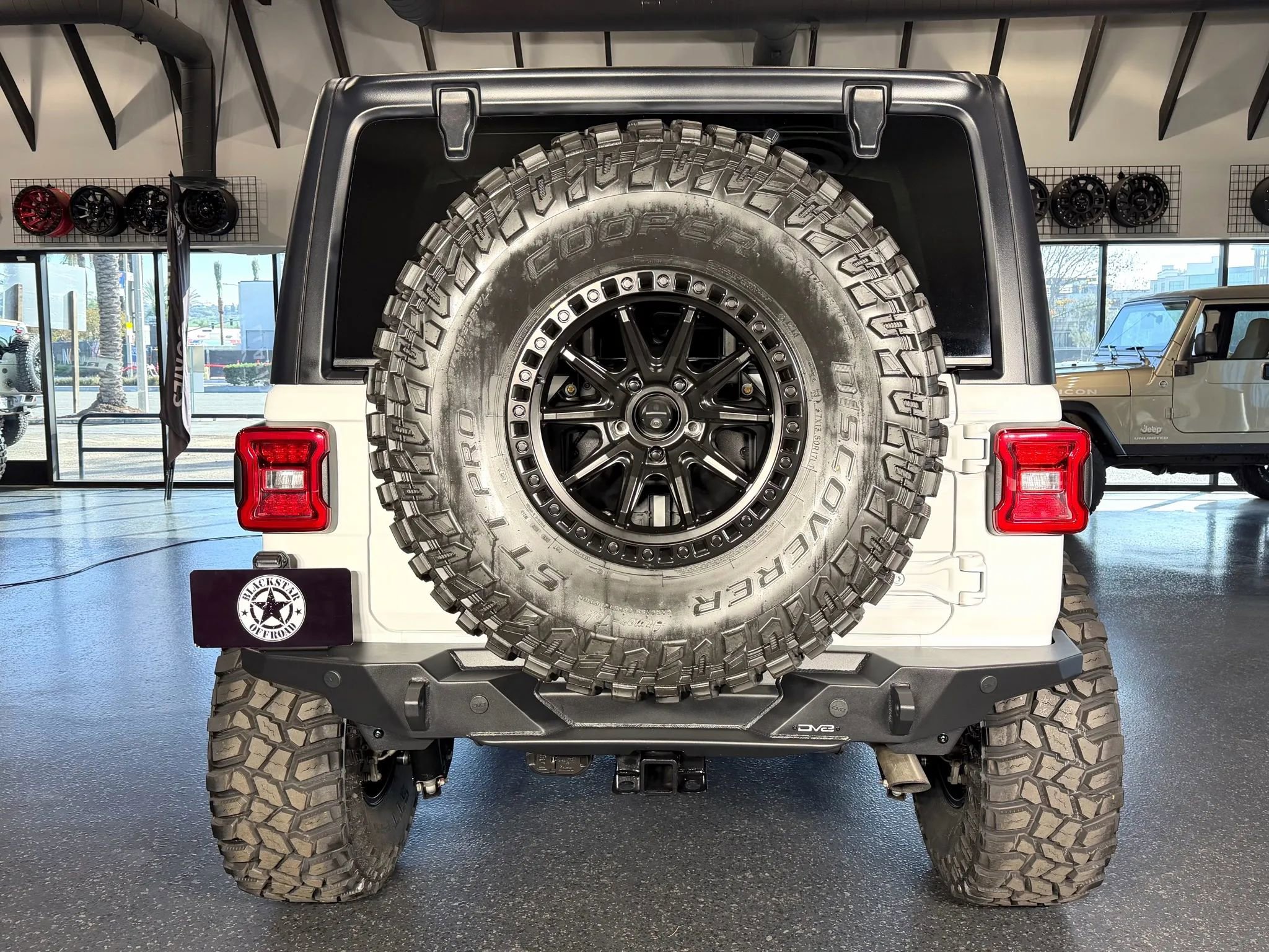 Used 2025 Jeep Wrangler Unlimited Rubicon image 12