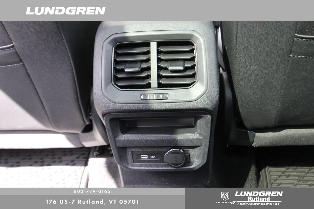 Used 2022 Volkswagen Tiguan SE image 38