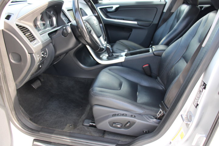 Used 2015 Volvo XC60 T5 Premier w/ Protection Package image 11