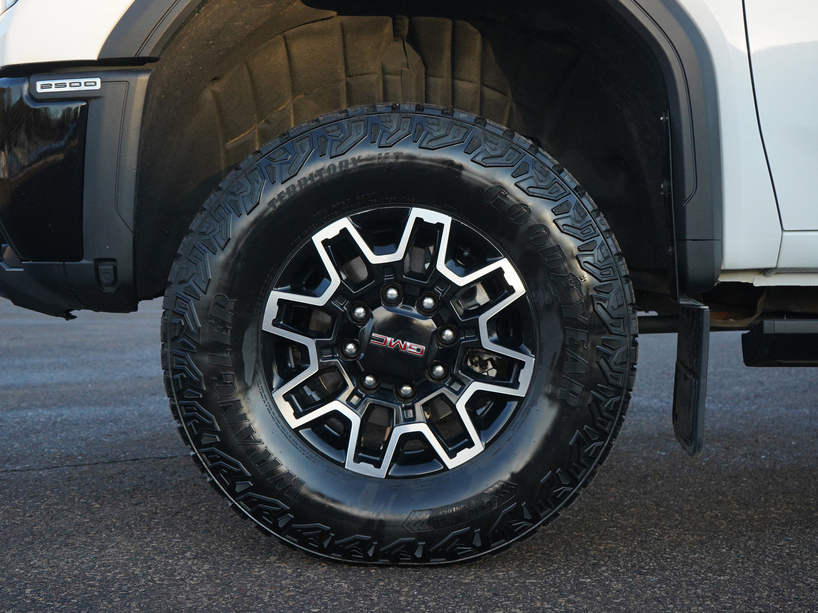 Used 2025 GMC Sierra 2500 AT4X image 33