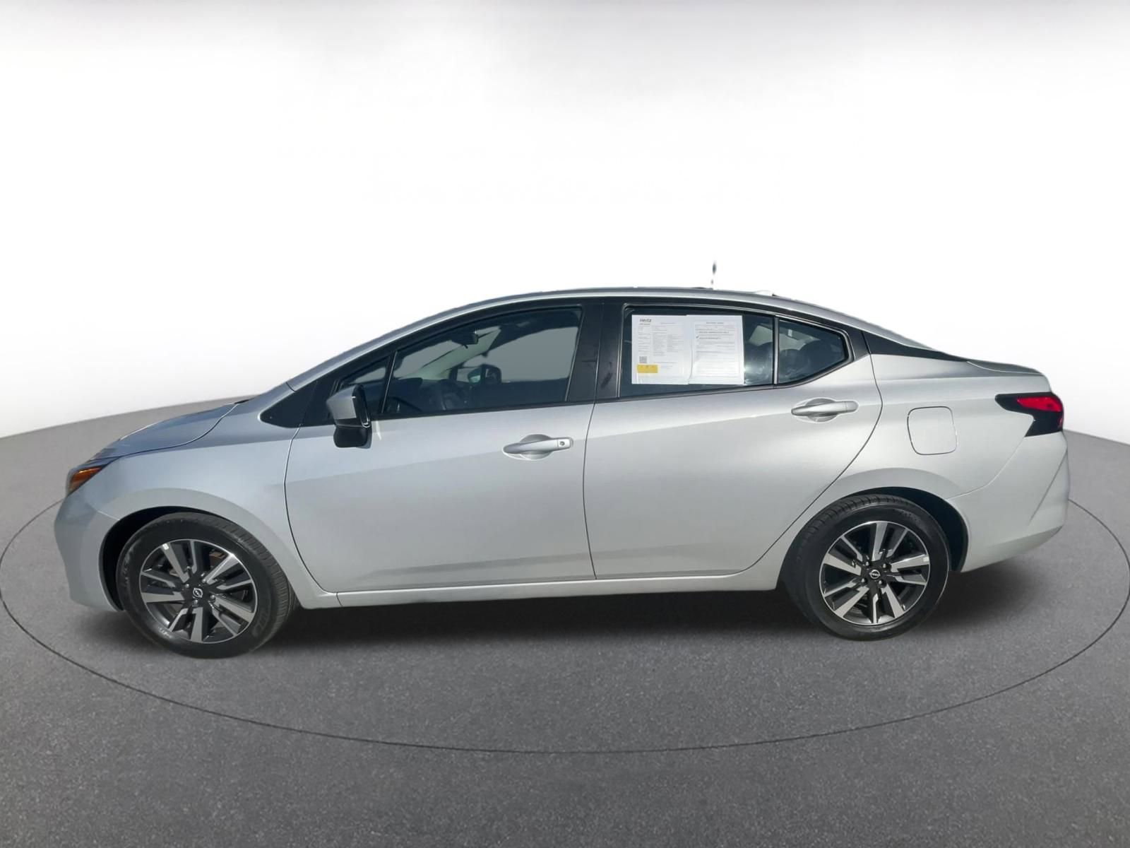 Used 2025 Nissan Versa SV image 9