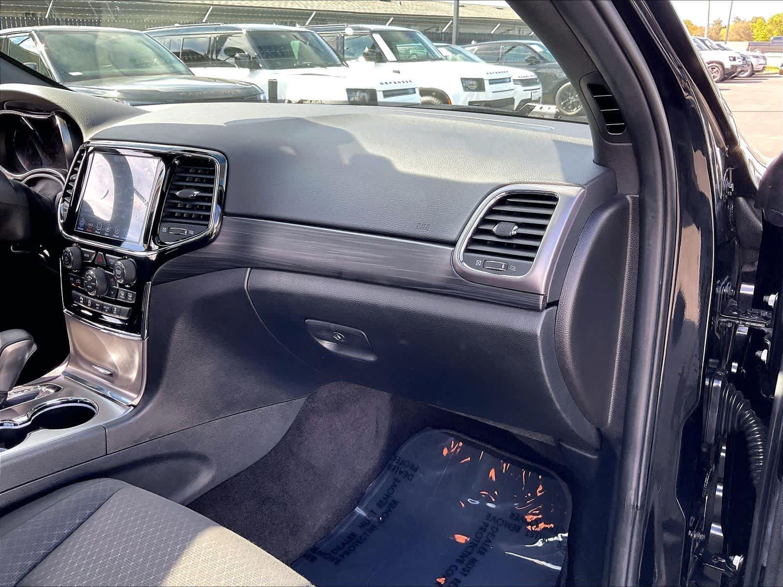 Used 2019 Jeep Grand Cherokee Laredo AWD/4WD image 20