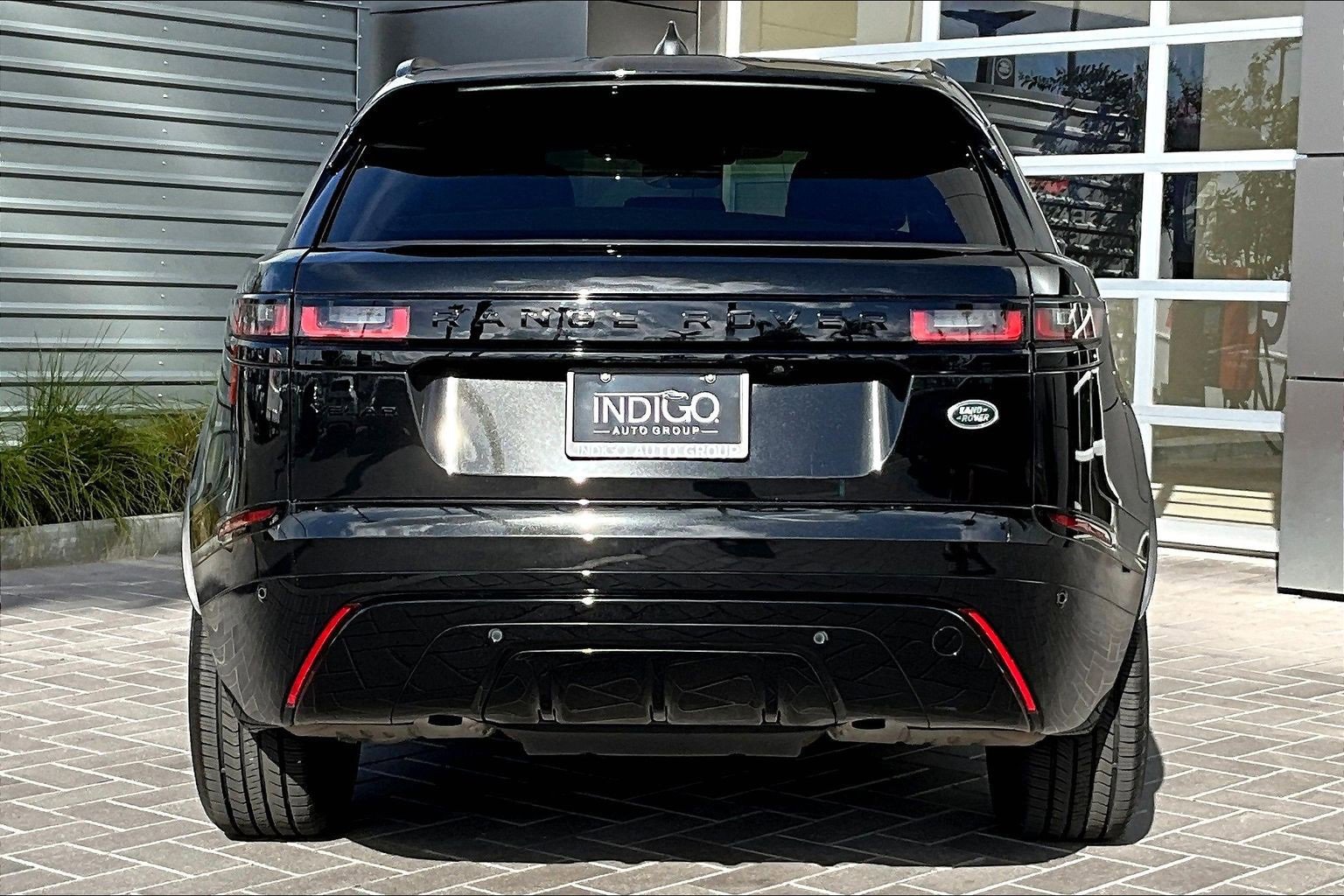 Used 2023 Land Rover Range Rover Velar R-Dynamic S image 4