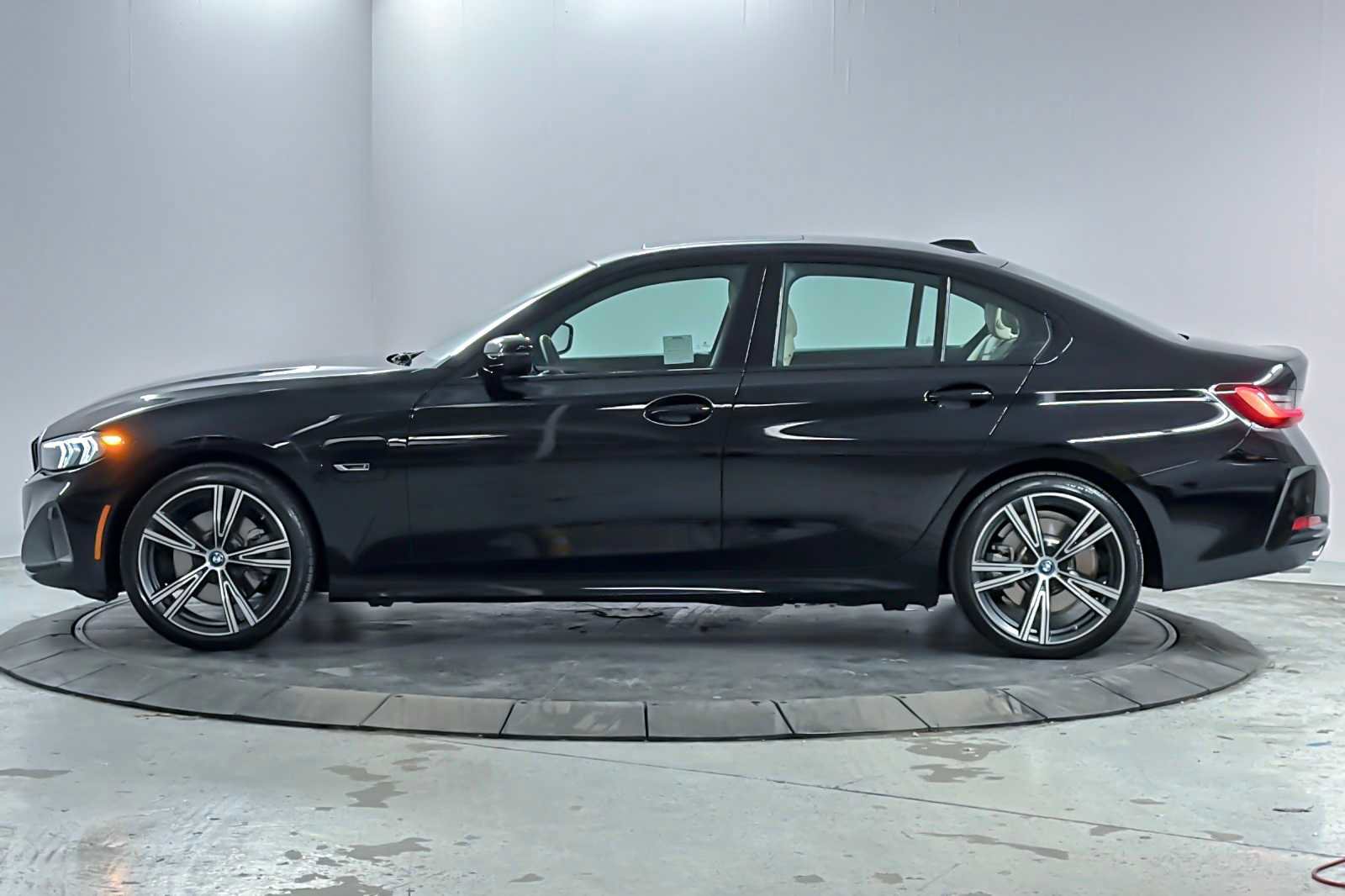 Used 2023 BMW 330e w/ Premium Package image 5