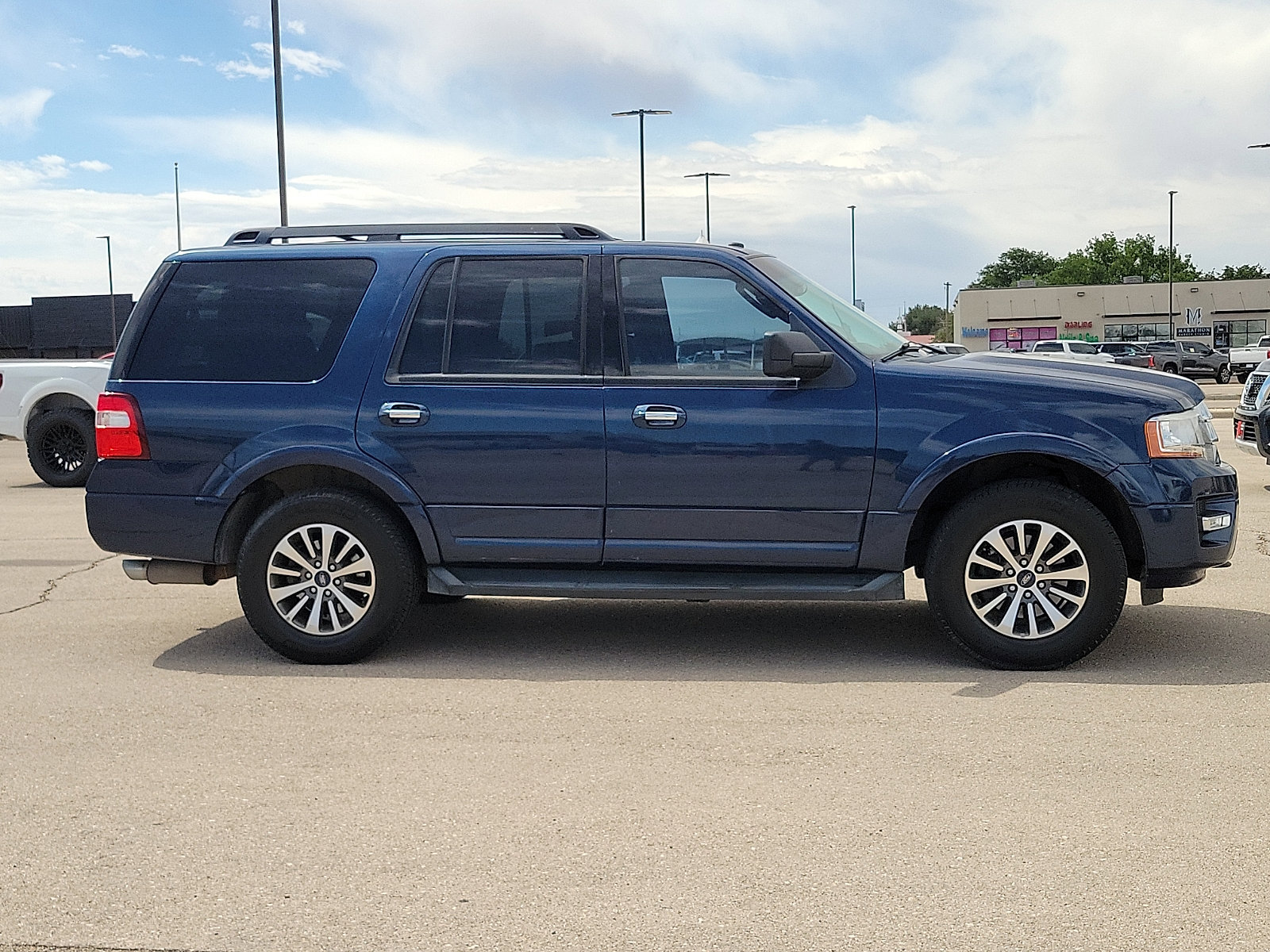 Used 2017 Ford Expedition XLT AWD/4WD image 5