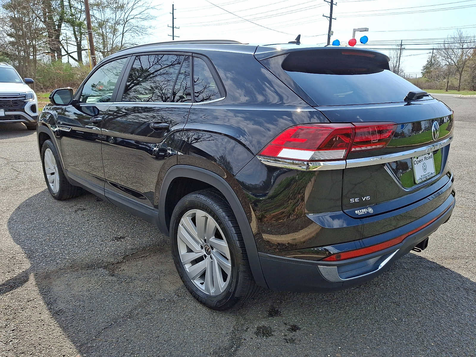 Used 2022 Volkswagen Atlas Cross Sport SE w/ Panoramic Sunroof Package image 4