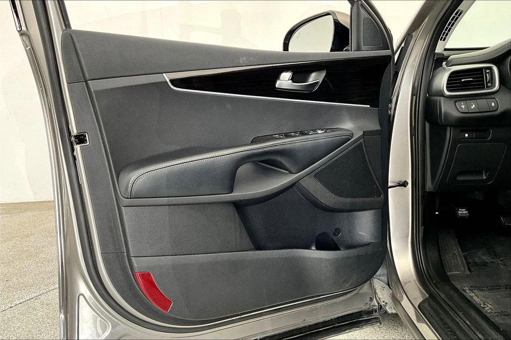 Used 2019 Kia Sorento LX image 19