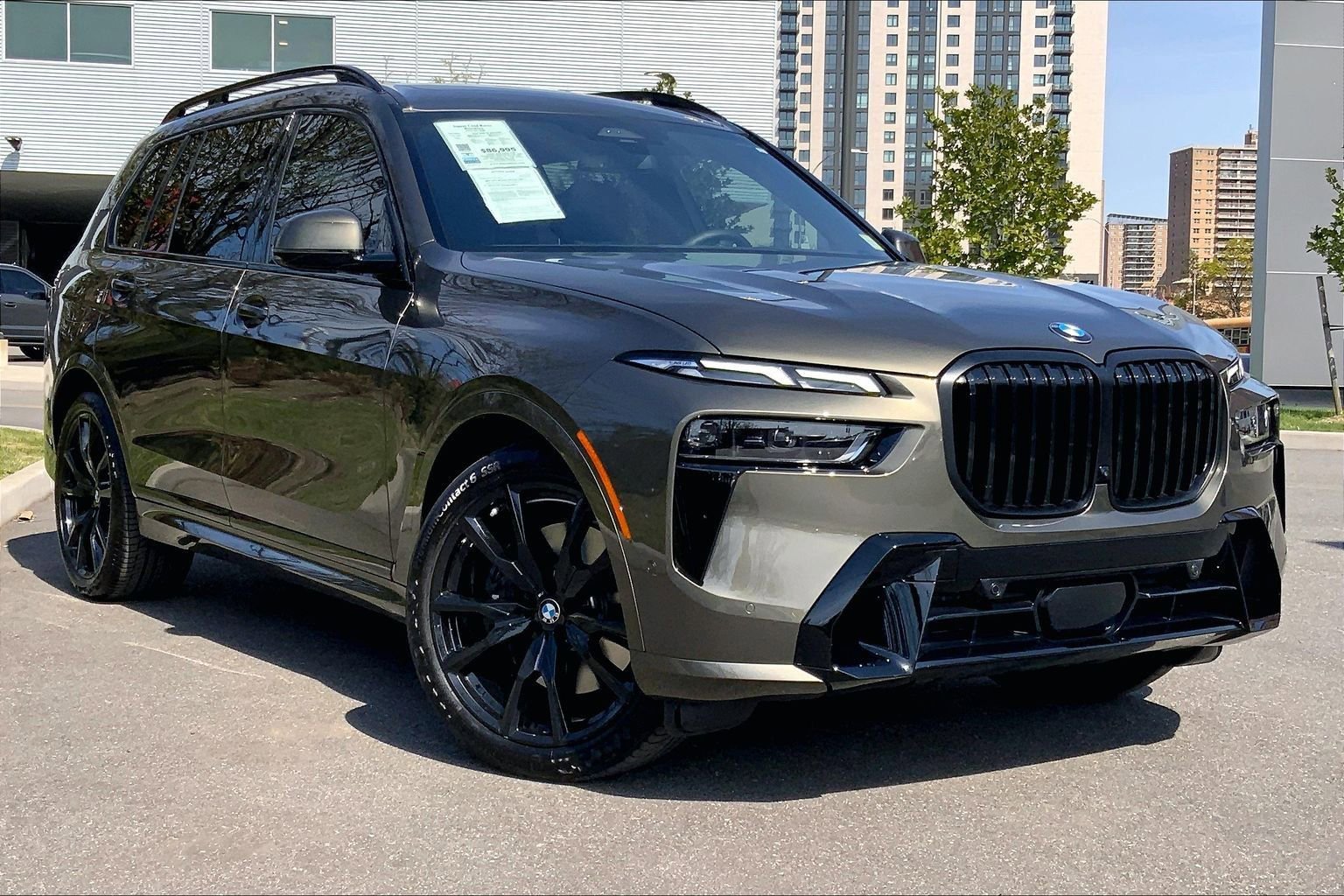 Used 2026 BMW X7 xDrive40i w/ M Sport Package AWD/4WD image 2