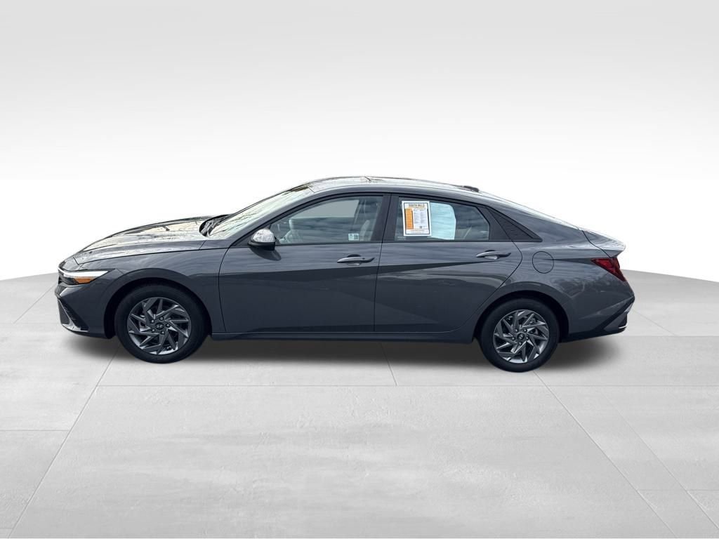 Used 2024 Hyundai Elantra SEL image 4
