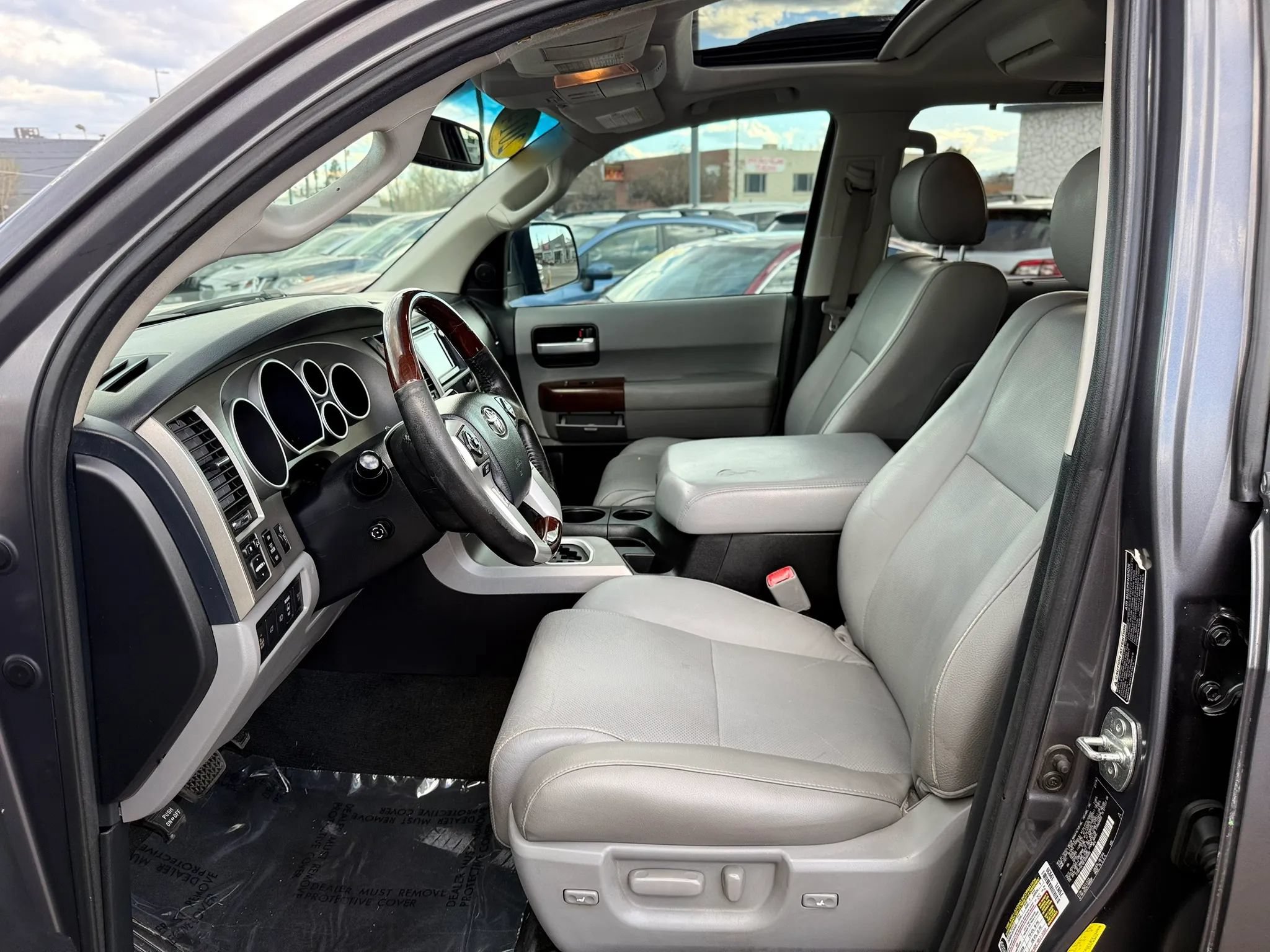 Used 2014 Toyota Sequoia Platinum w/ Preferred Accessory Package AWD/4WD image 12