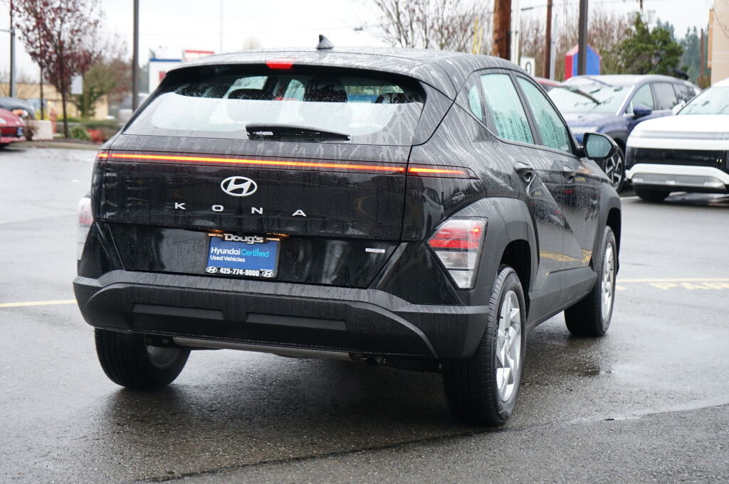 Used 2024 Hyundai Kona SE image 3