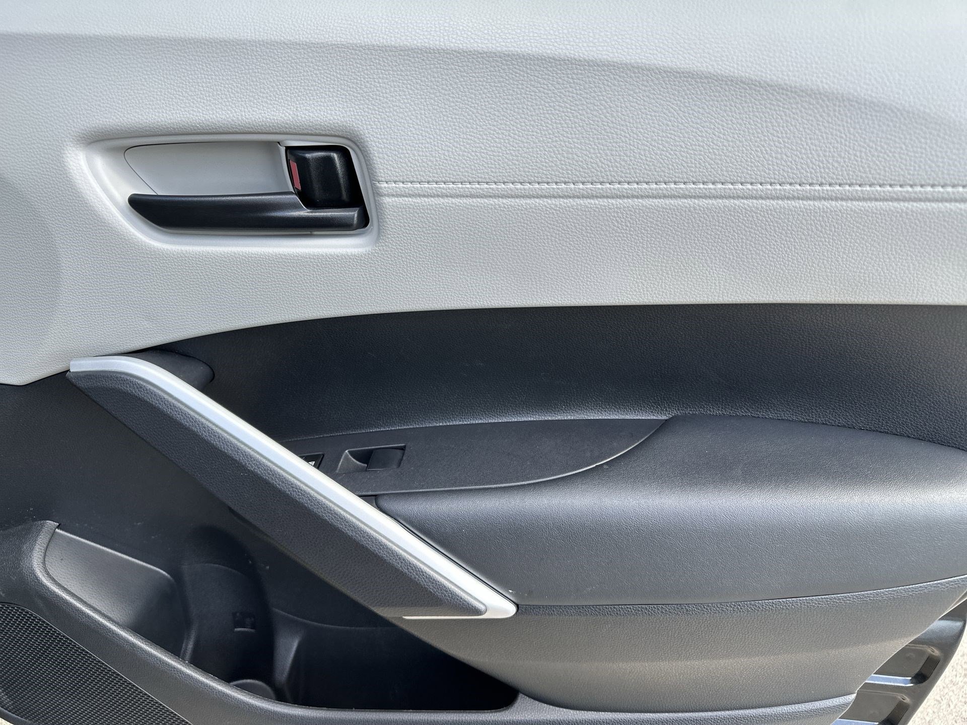 Used 2024 Toyota Corolla Cross L image 25