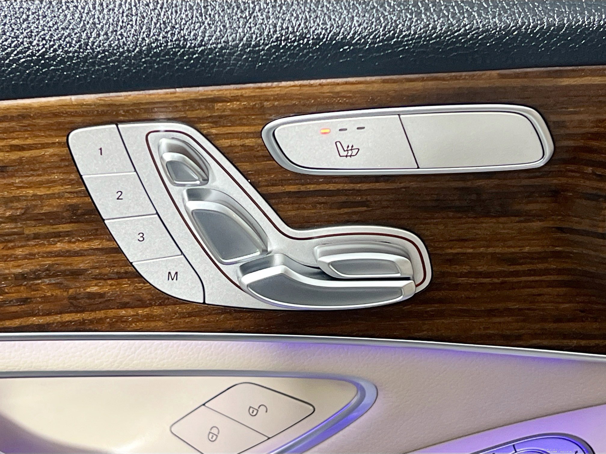 Used 2022 Mercedes-Benz GLC 300 4MATIC w/ Premium Package Lite image 15