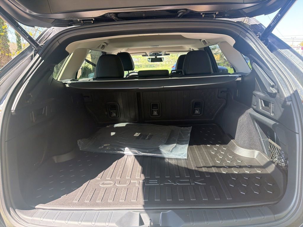 Certified 2025 Subaru Outback Limited image 9