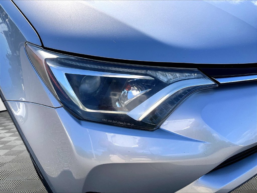 Used 2017 Toyota RAV4 LE w/ Carpet Mat Package AWD/4WD image 33