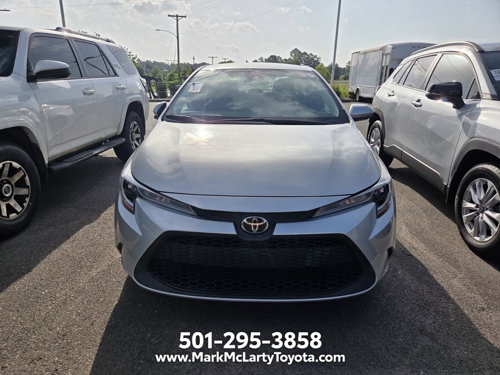 Used 2020 Toyota Corolla LE FWD image 2