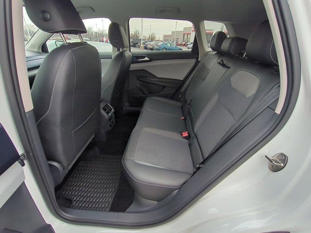 Used 2024 Volkswagen Taos SE AWD/4WD image 15