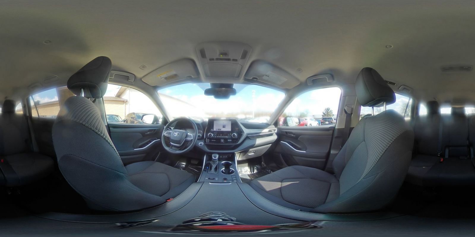 Used 2025 Toyota Highlander LE image 45