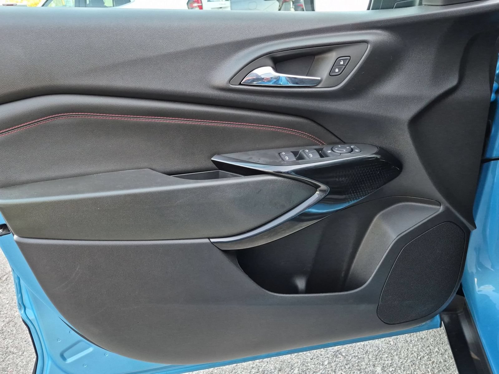 Used 2025 Chevrolet Trax RS w/ Driver Confidence Package FWD image 10