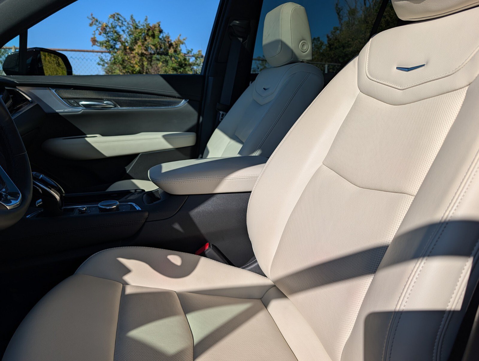 Used 2023 Cadillac XT6 Sport w/ Technology Package AWD/4WD image 28