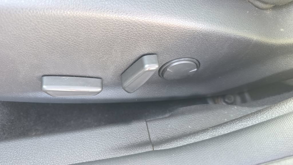 Used 2016 Ford Focus SE w/ Equipment Group 201A FWD image 16