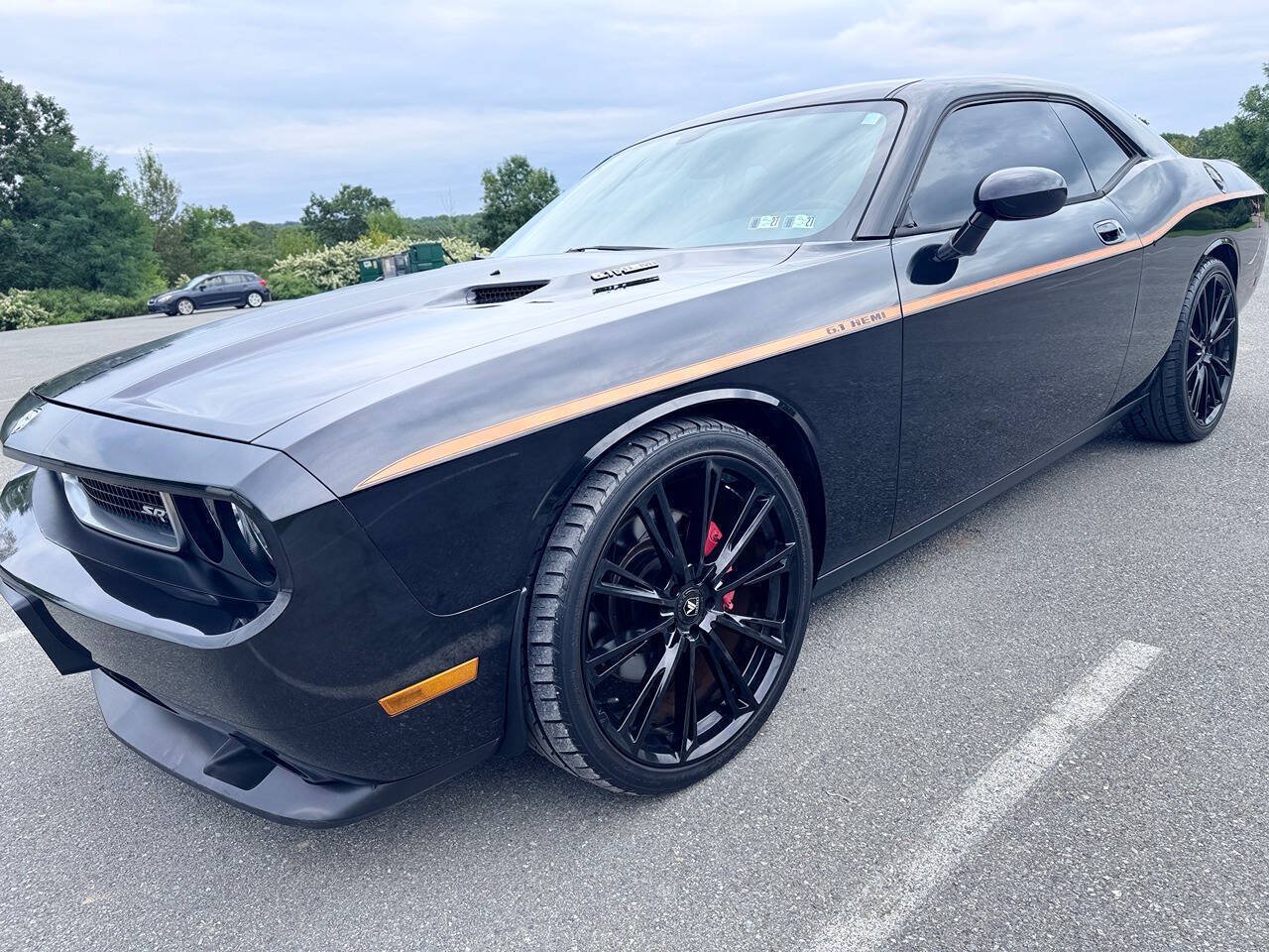 Used 2009 Dodge Challenger SRT8 w/ SRT Option Group II RWD image 3