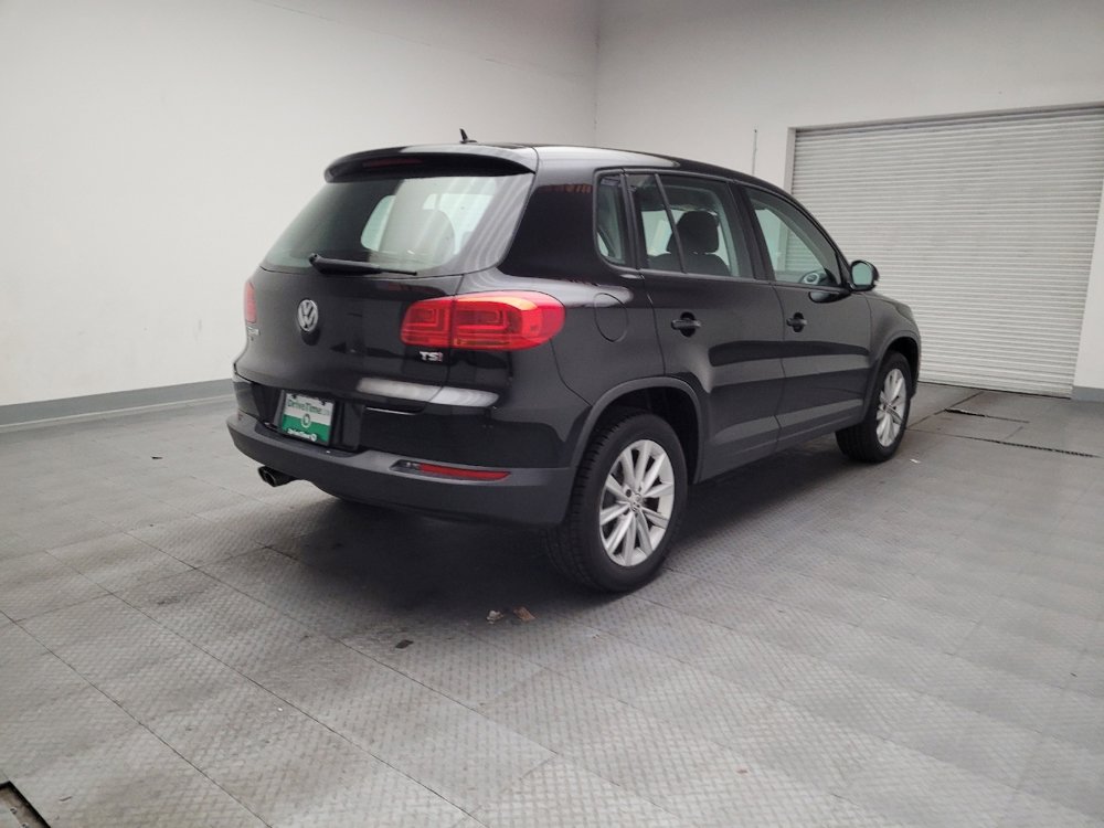 Used 2017 Volkswagen Tiguan Limited w/ Alloy Wheels Package image 9