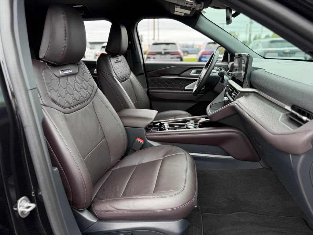 Used 2026 Ford Explorer Platinum w/ LUX Leather Package AWD/4WD image 17