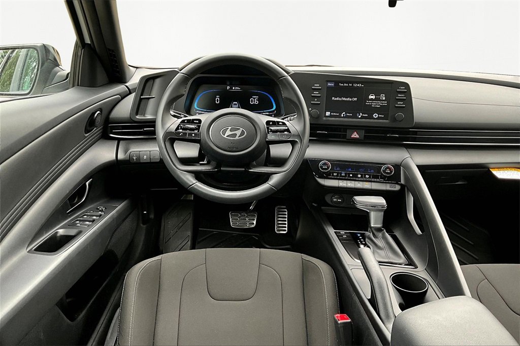 Certified 2025 Hyundai Elantra Sport image 5