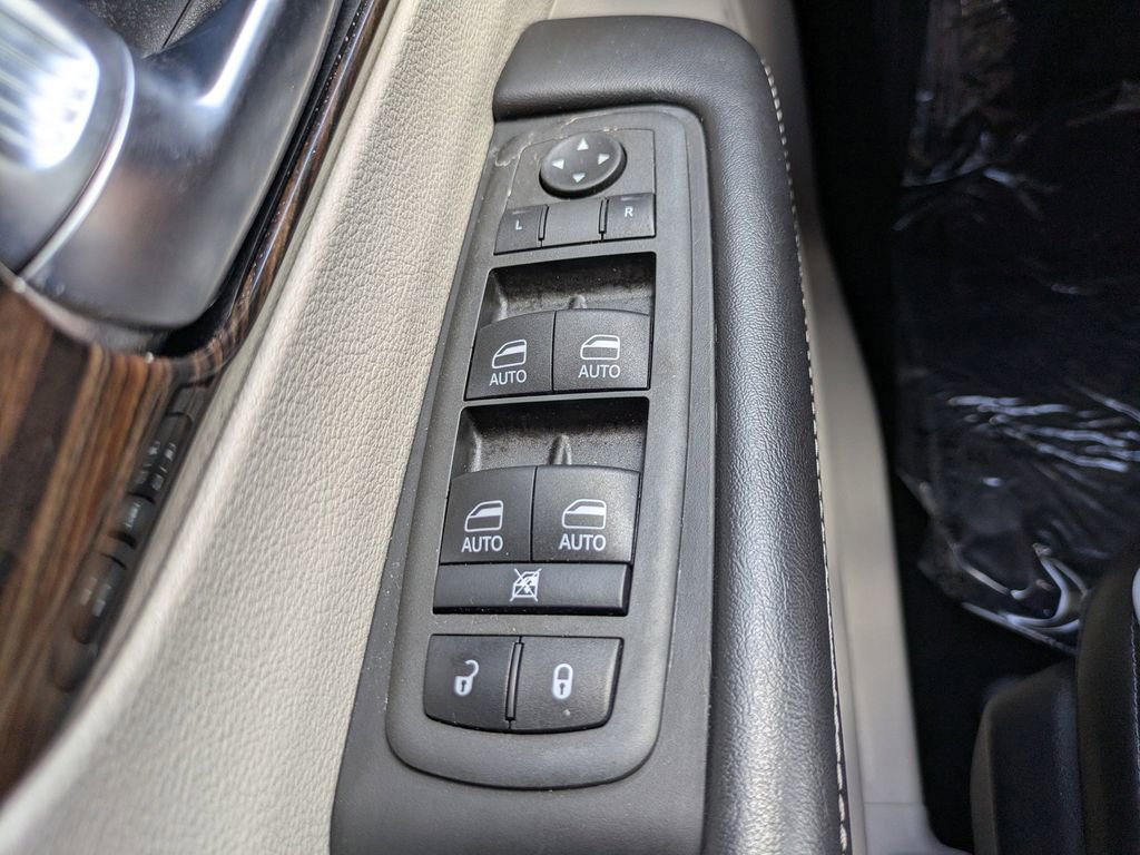 Used 2022 Chrysler Pacifica Limited image 26