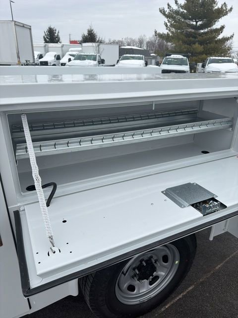 New 2026 Ford F250 XL w/ XL Chrome Package image 11