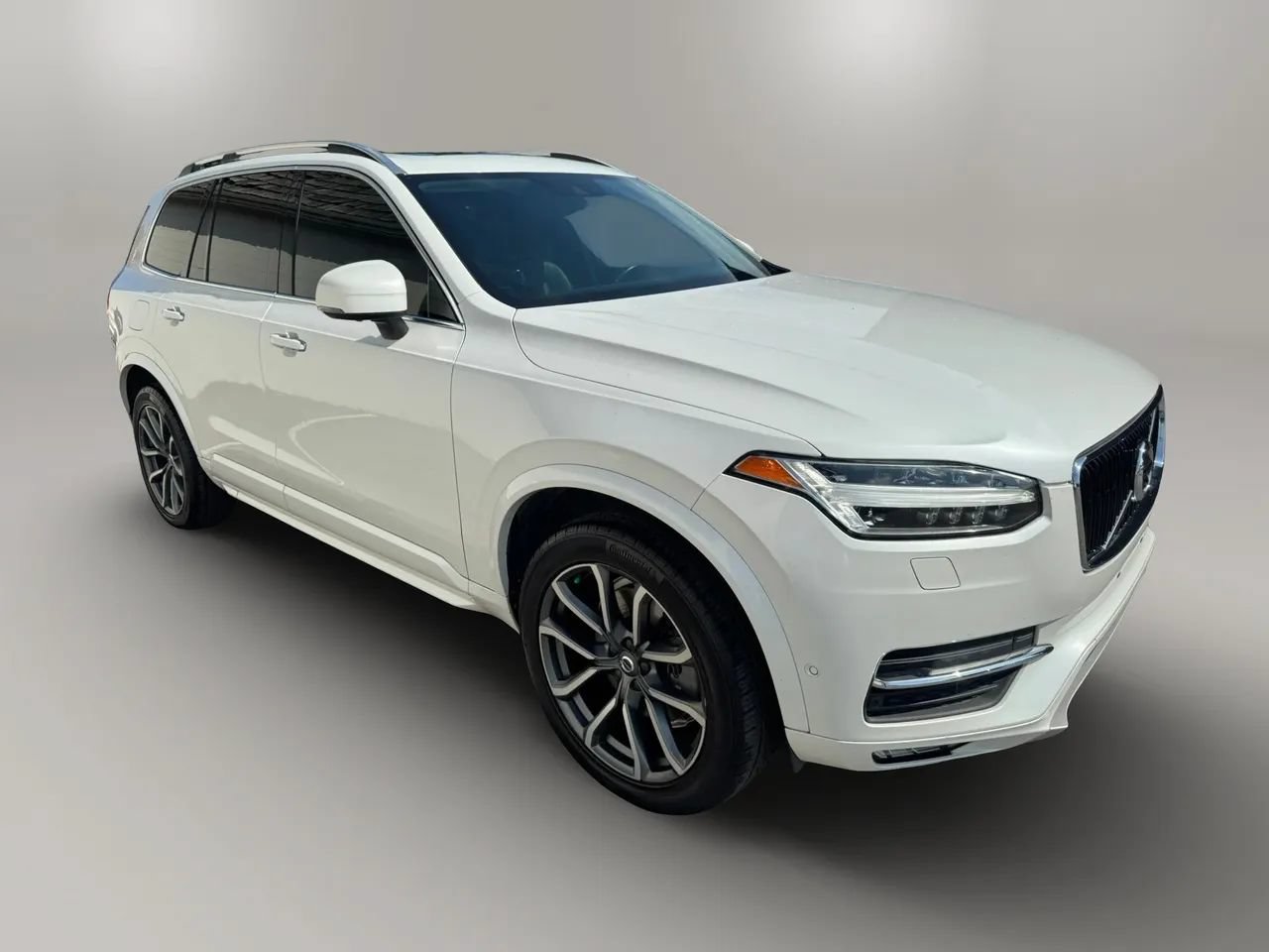 Used 2017 Volvo XC90 T6 Momentum w/ Vision Package AWD/4WD image 6