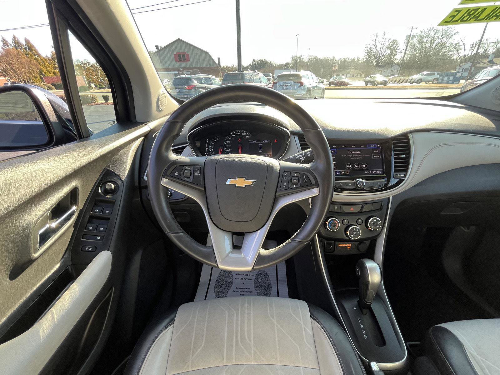 Used 2020 Chevrolet Trax LT w/ LT Convenience Package image 4