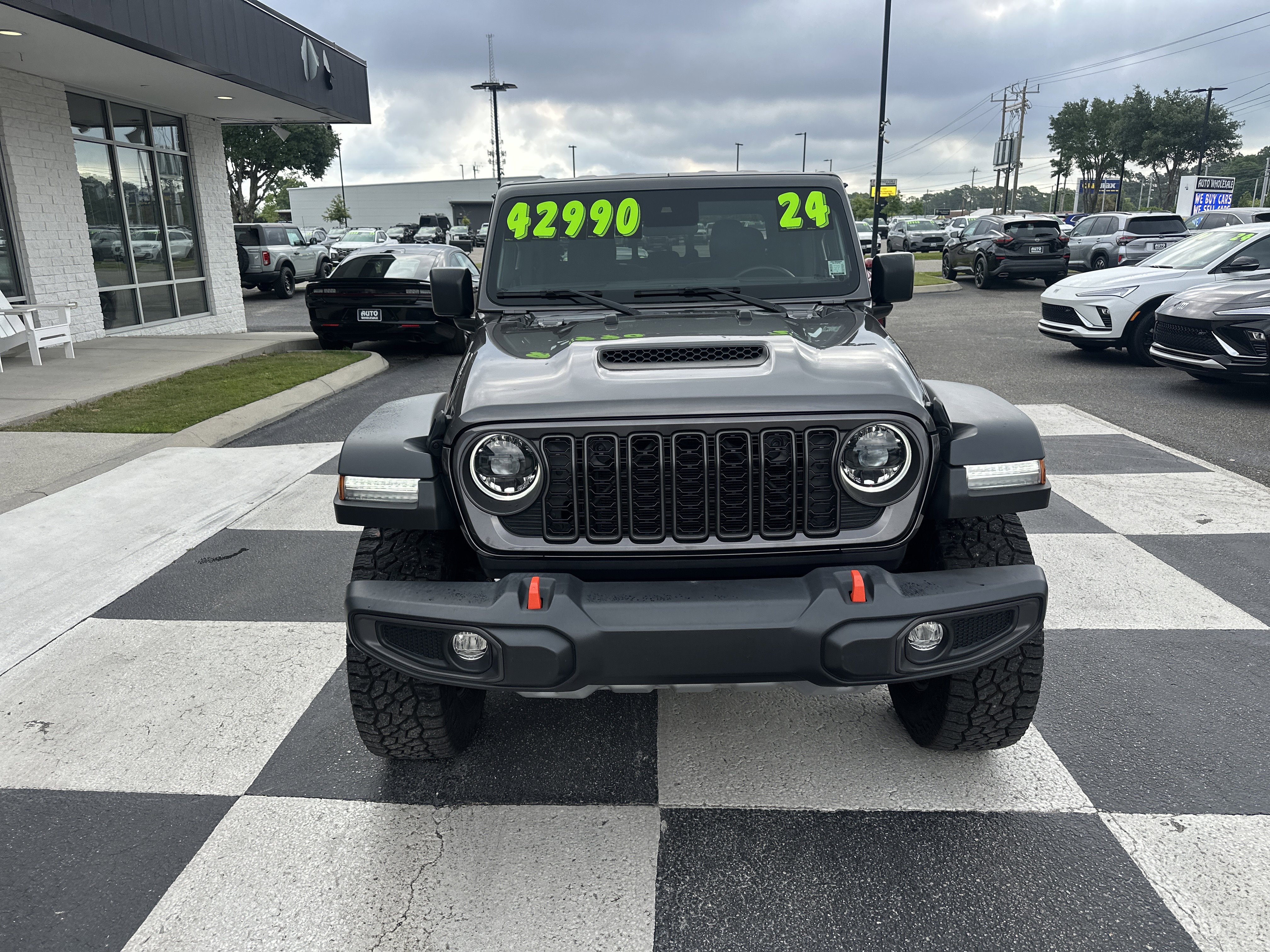 Used 2024 Jeep Gladiator Mojave w/ Safety Group AWD/4WD image 2