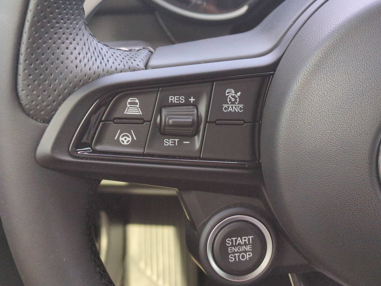 New 2025 Alfa Romeo Giulia w/ Driving Assist Package RWD image 23