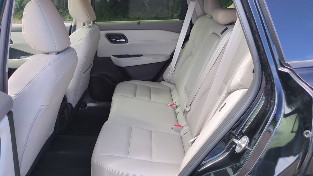 Used 2023 Nissan Rogue SL w/ SL Premium Package FWD image 15