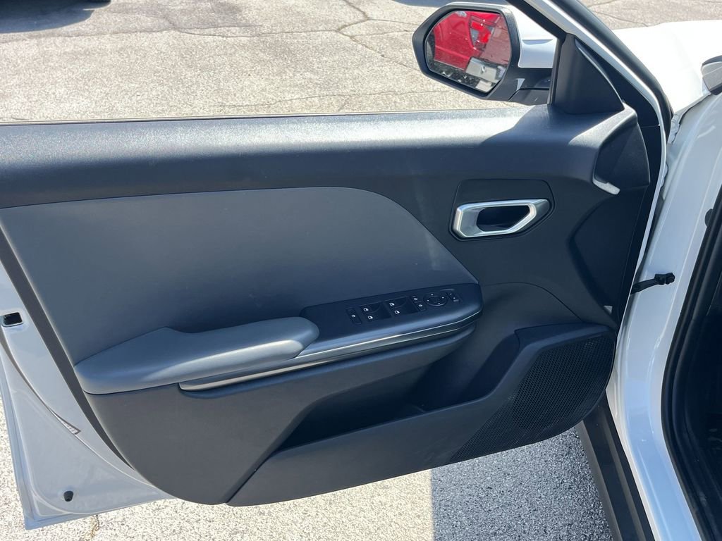 Used 2025 Kia K4 LXS image 11