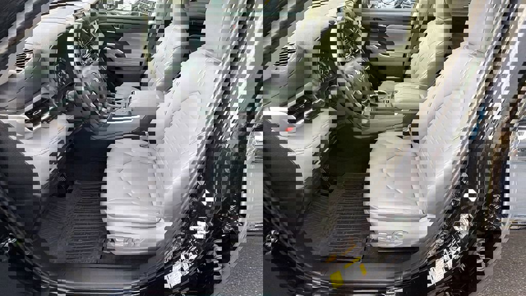 Used 2022 Toyota Highlander XLE image 12