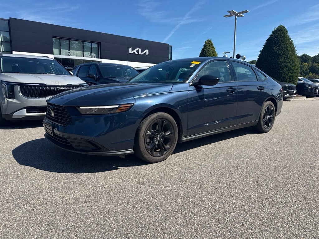 Used 2025 Honda Accord SE image 1