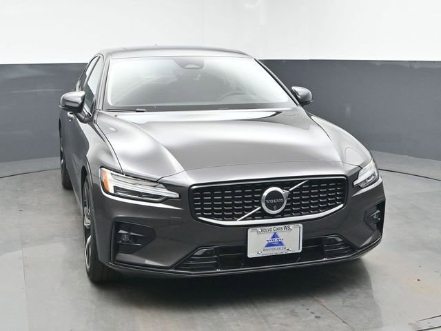 Used 2025 Volvo S60 B5 Plus image 2