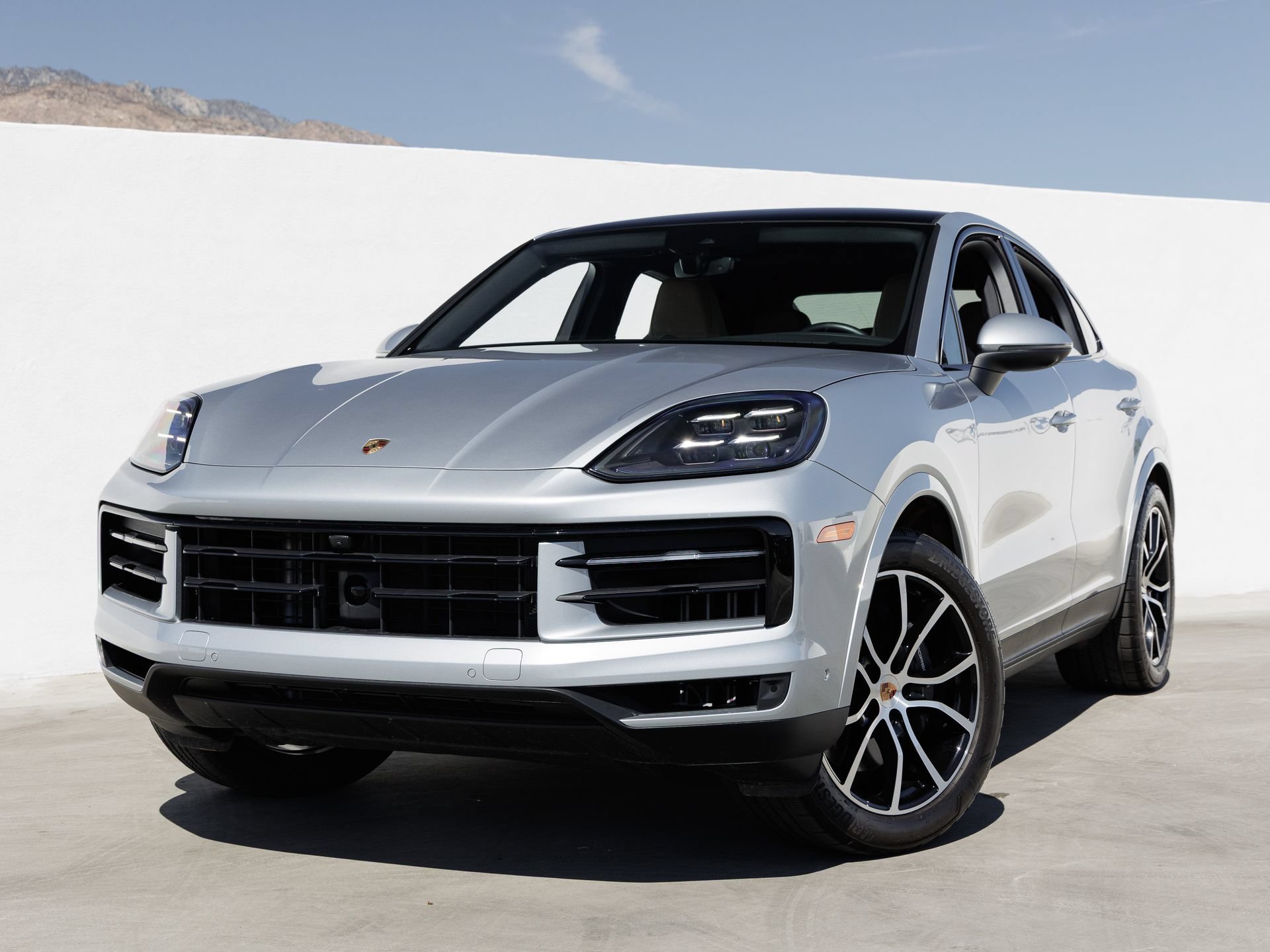 Certified 2025 Porsche Cayenne Coupe AWD/4WD image 1