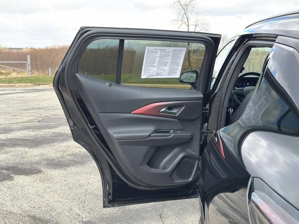 Used 2024 Chevrolet Equinox EV RS FWD image 32