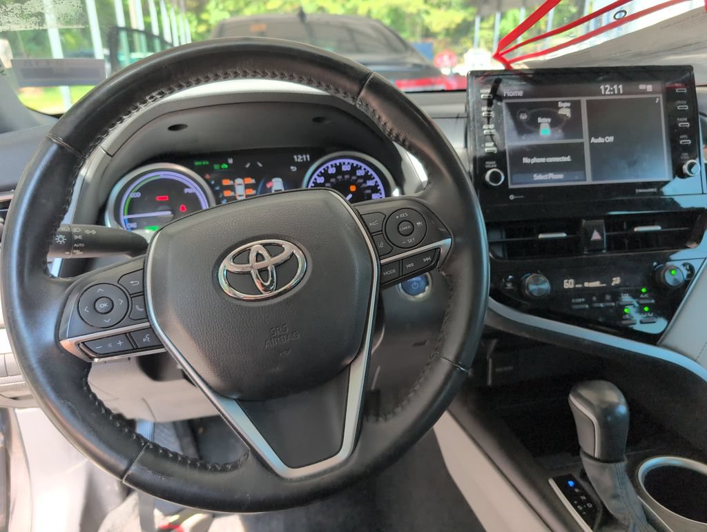 Used 2022 Toyota Camry XLE FWD image 12