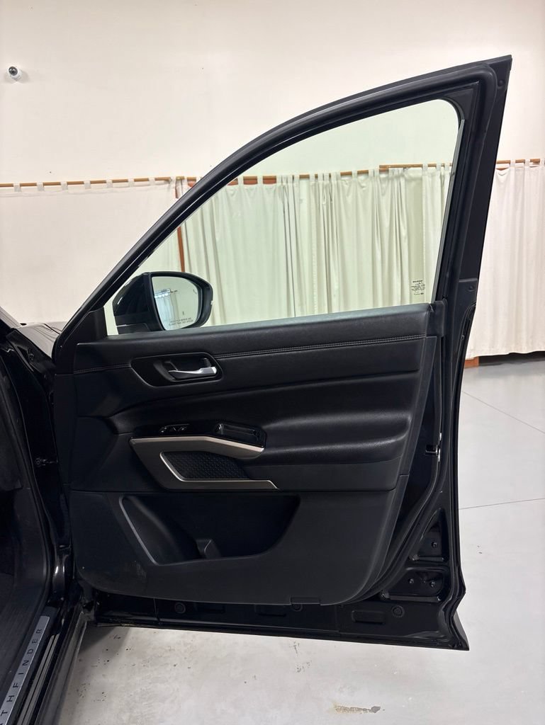 Used 2025 Nissan Pathfinder Platinum w/ Cargo Package FWD image 31