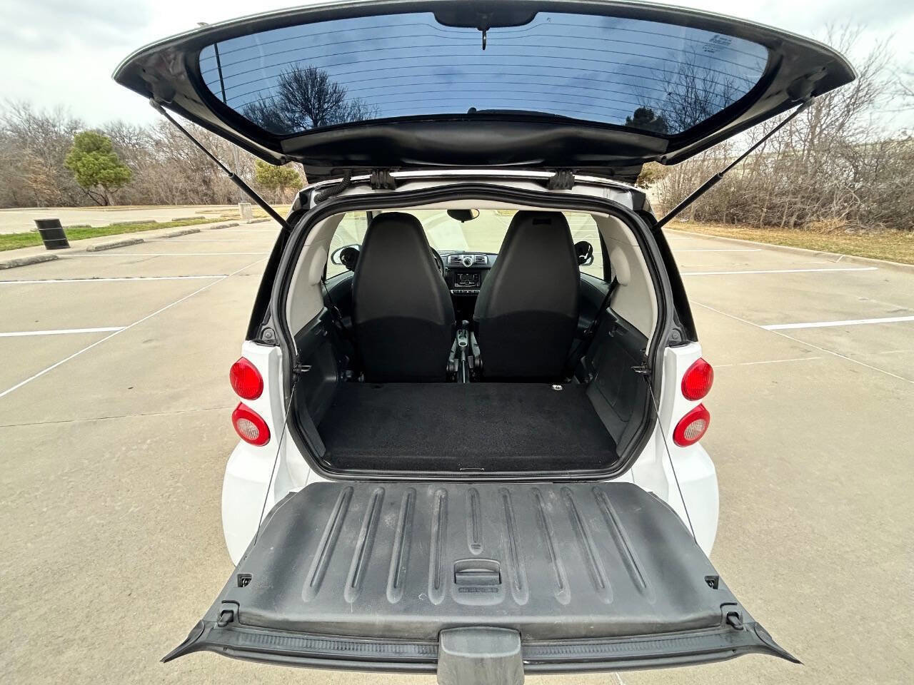 Used 2015 smart fortwo pure image 11