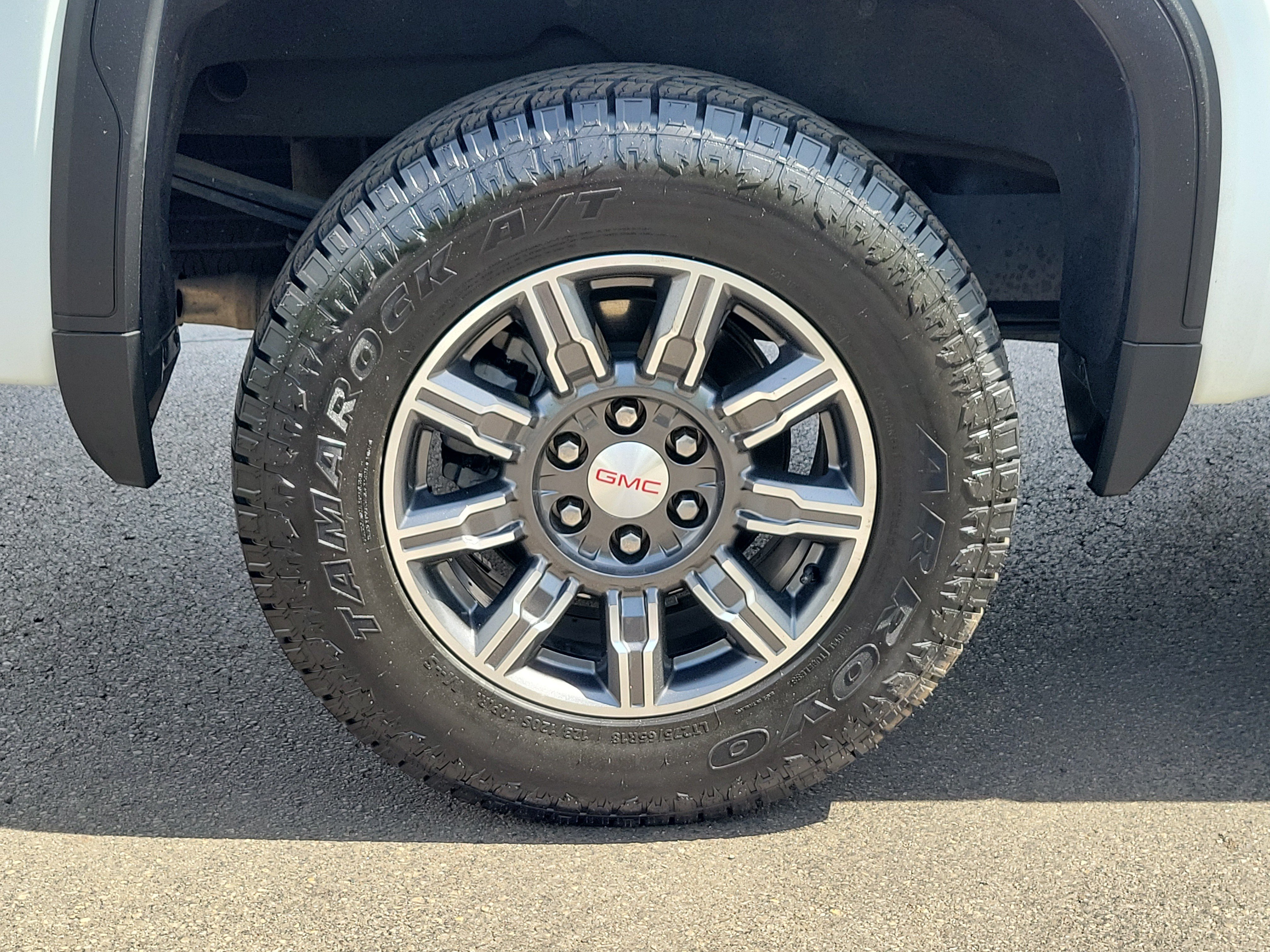 Used 2024 GMC Sierra 1500 AT4 w/ AT4 Premium Package AWD/4WD image 5
