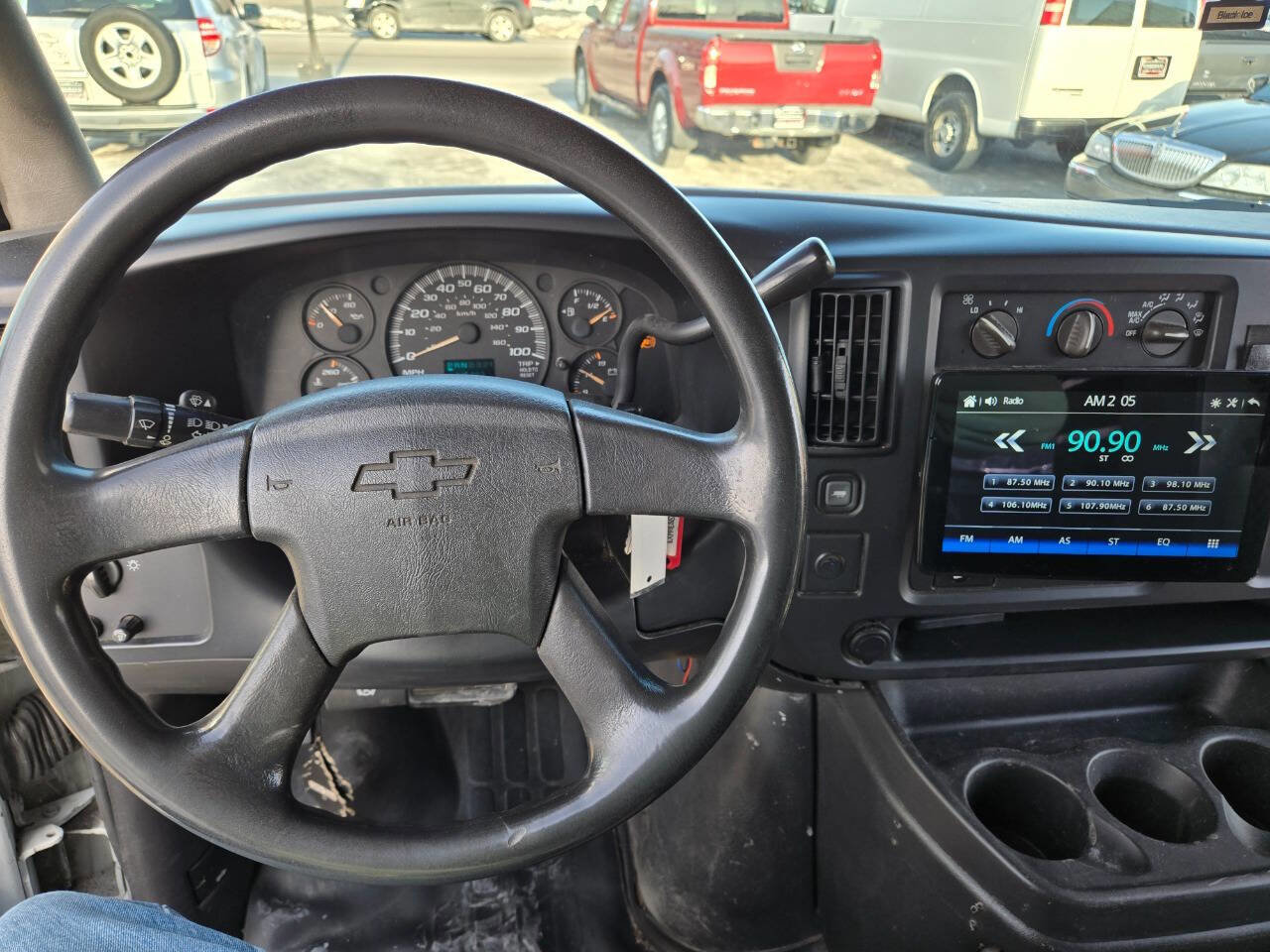 Used 2003 Chevrolet Express 2500 image 15