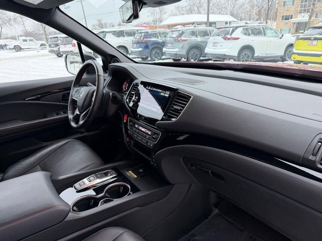 Used 2024 Honda Passport Black Edition image 29