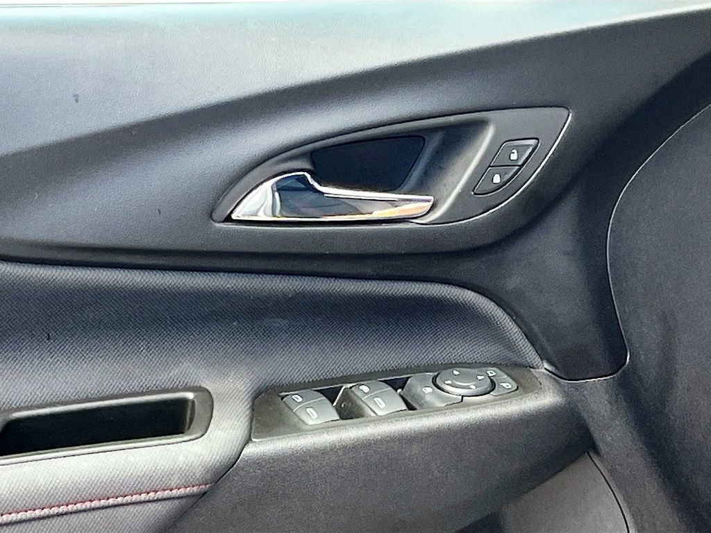 Used 2023 Chevrolet Equinox RS image 18