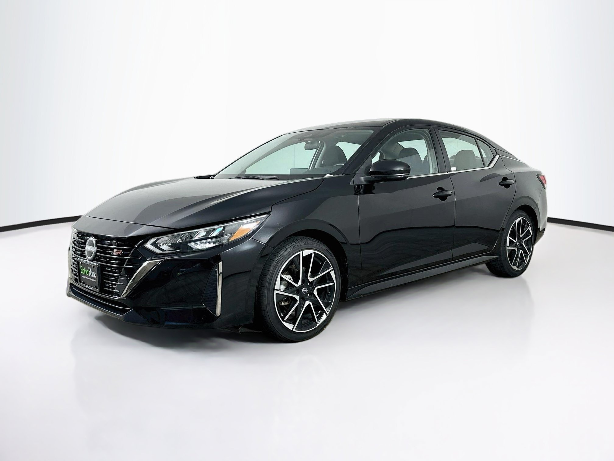 Used 2025 Nissan Sentra SR FWD image 3